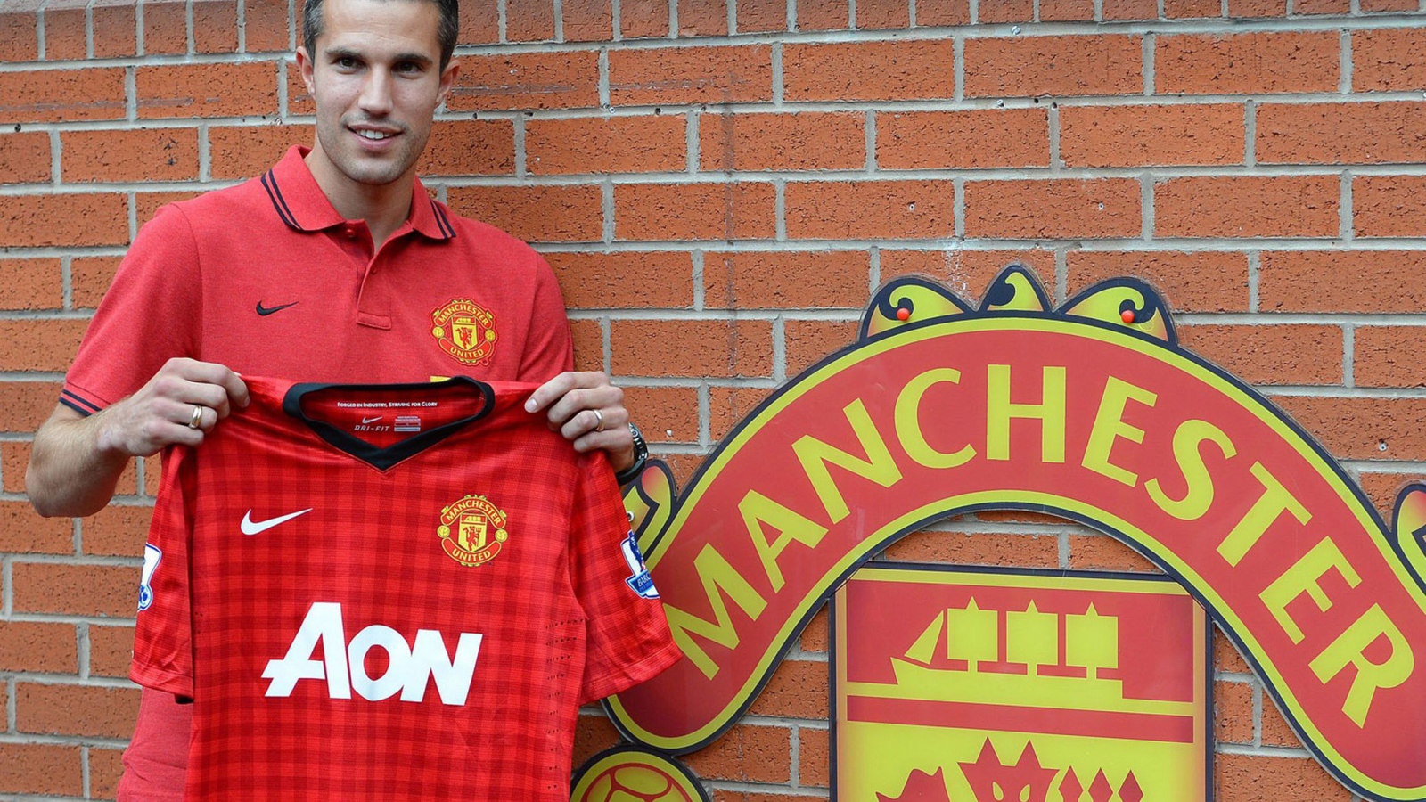 Нападавший игрок Манчестер Юнайтед Робин ван Перси