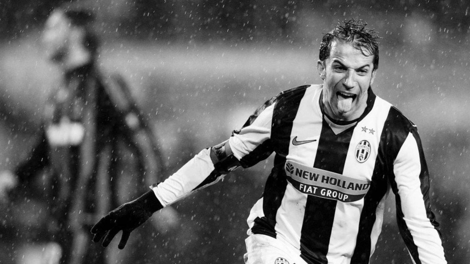 Лучший футболист Сиднея Алессандро Дель Пьеро в темных тонах