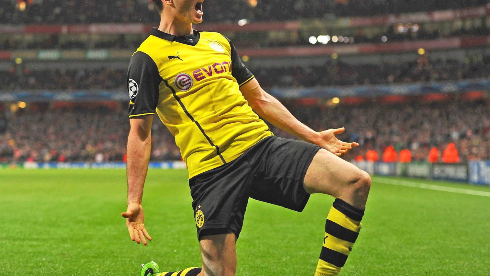 Лучший полузащитник Дортмунда Генрих Мхитарян