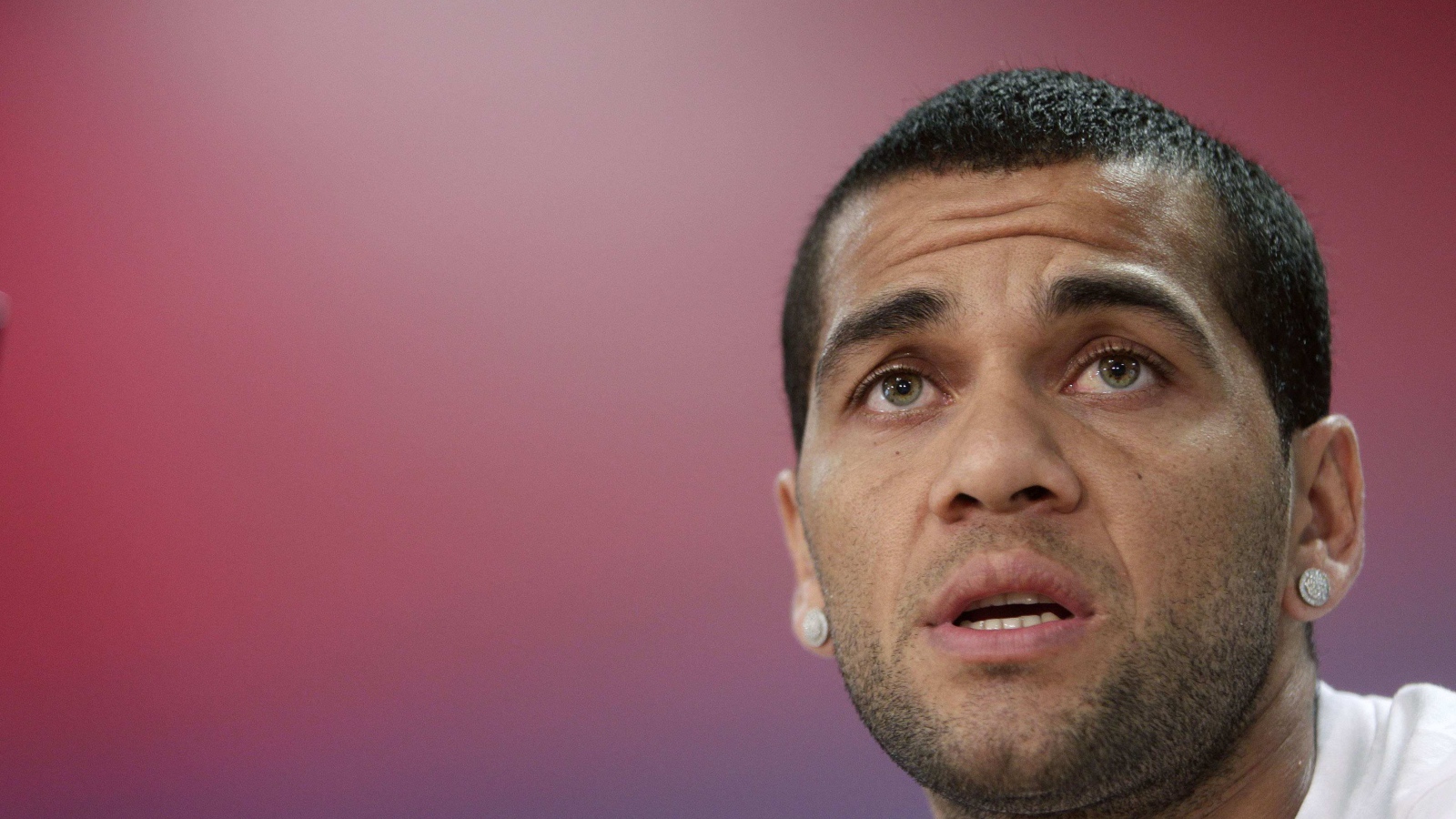 Футболист Барселоны Даниэл Алвес крупным планом