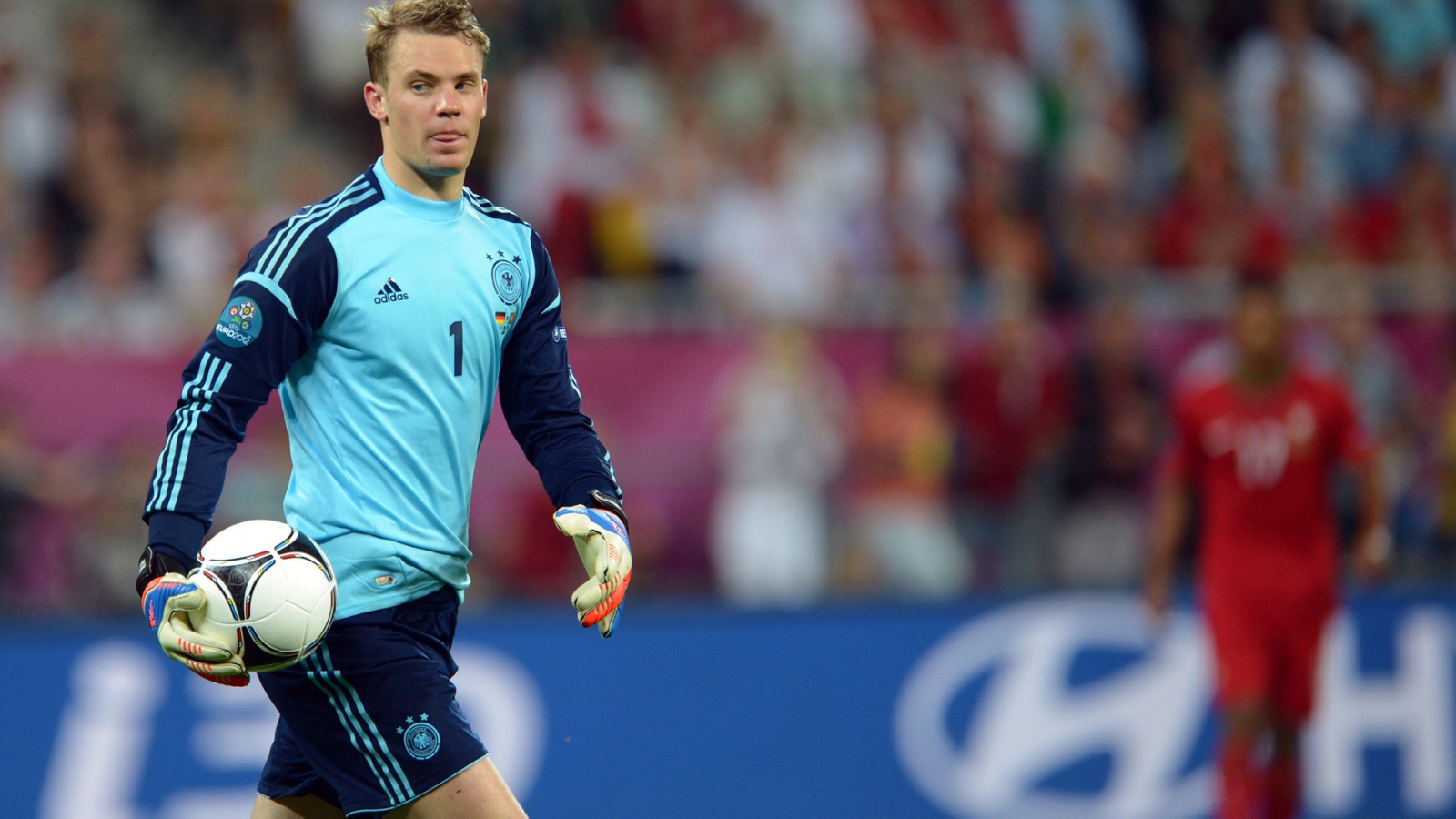  Футболист Баварии Мануэль Нойер