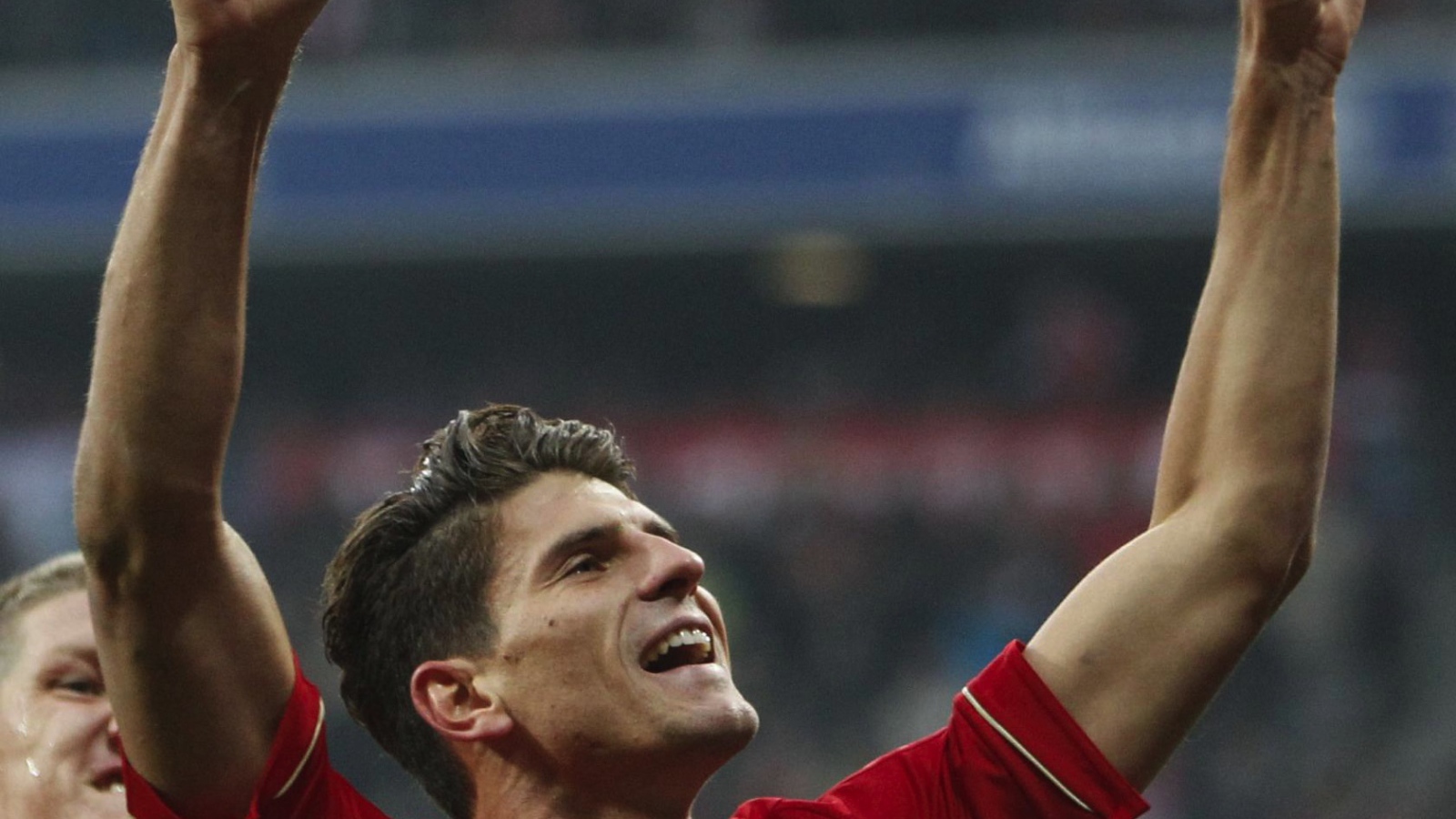 Футболист Фиорентины Марио Гомес забил гол