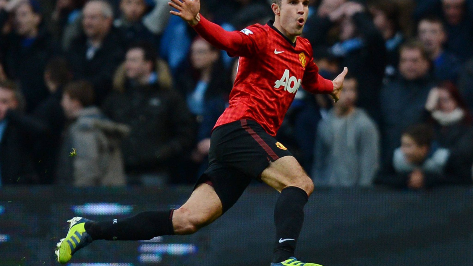 Футболист Манчестер Юнайтед Робин ван Перси забил гол