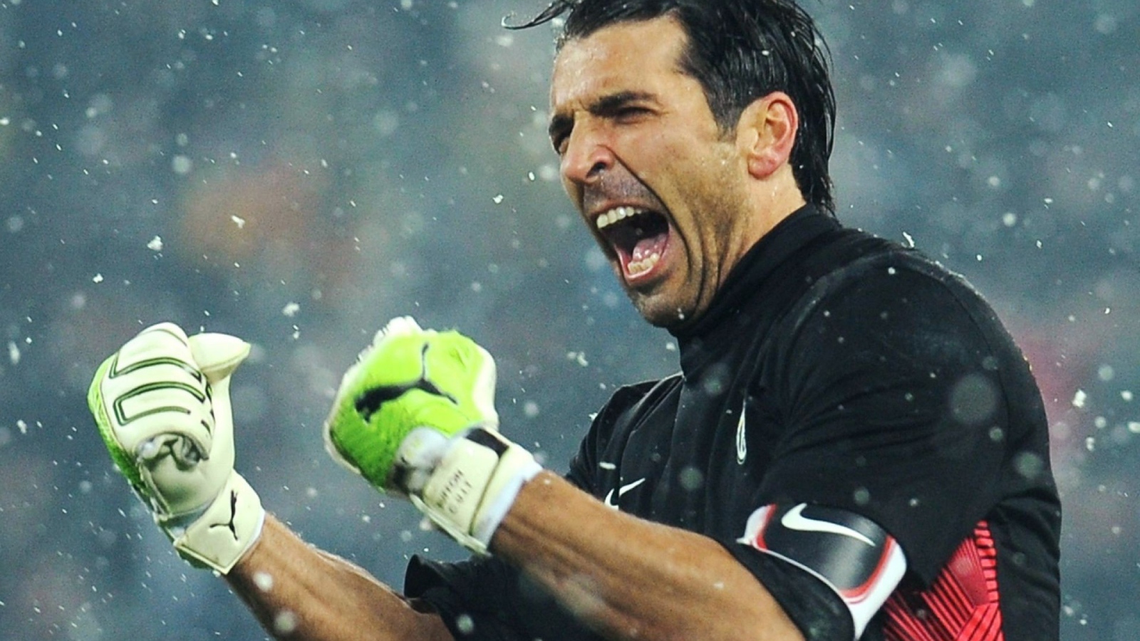 The goalkeeper of Juventus Gianluigi Buffon under the rain