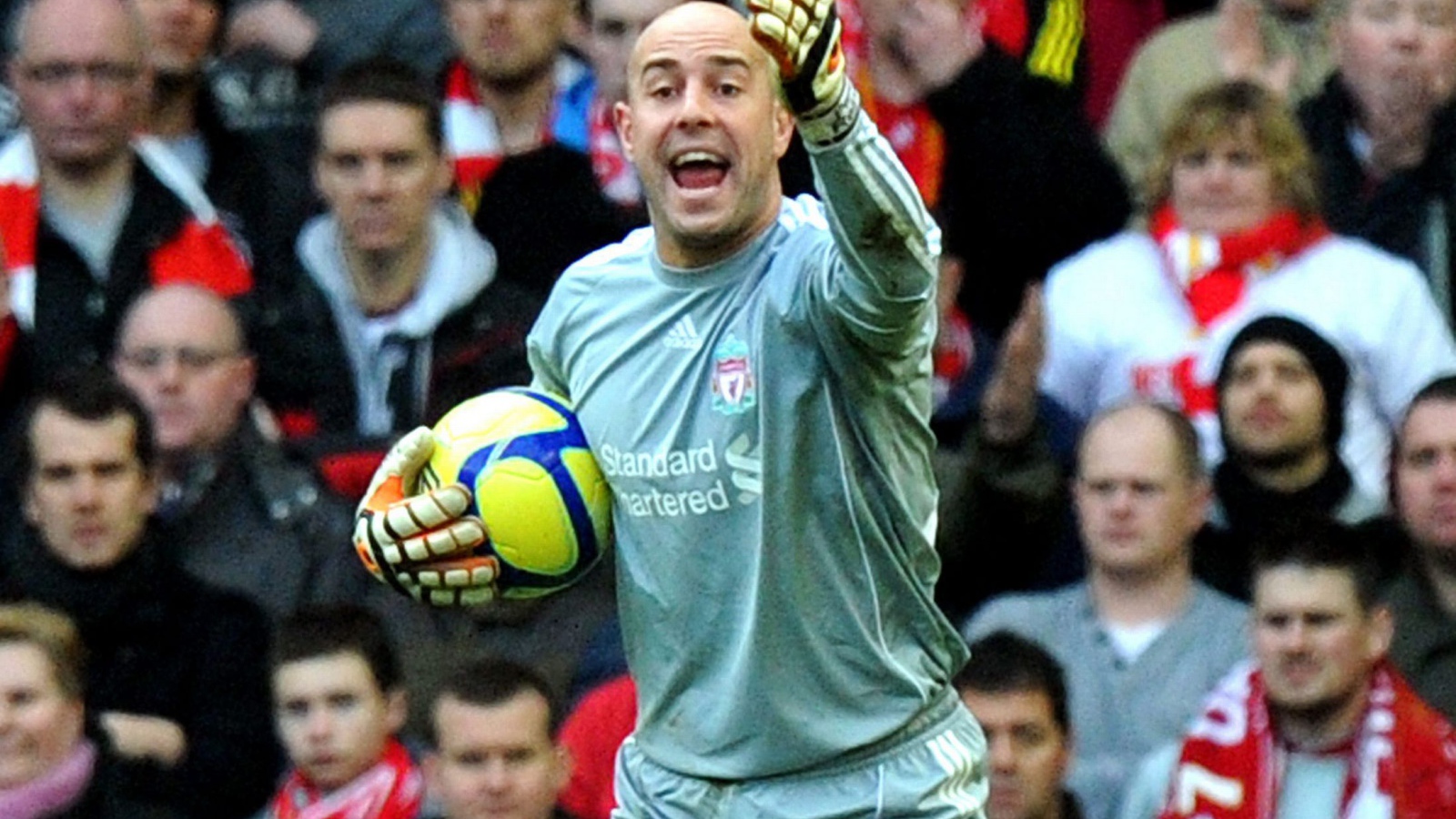 Голкипер Наполи Пепе Рейна