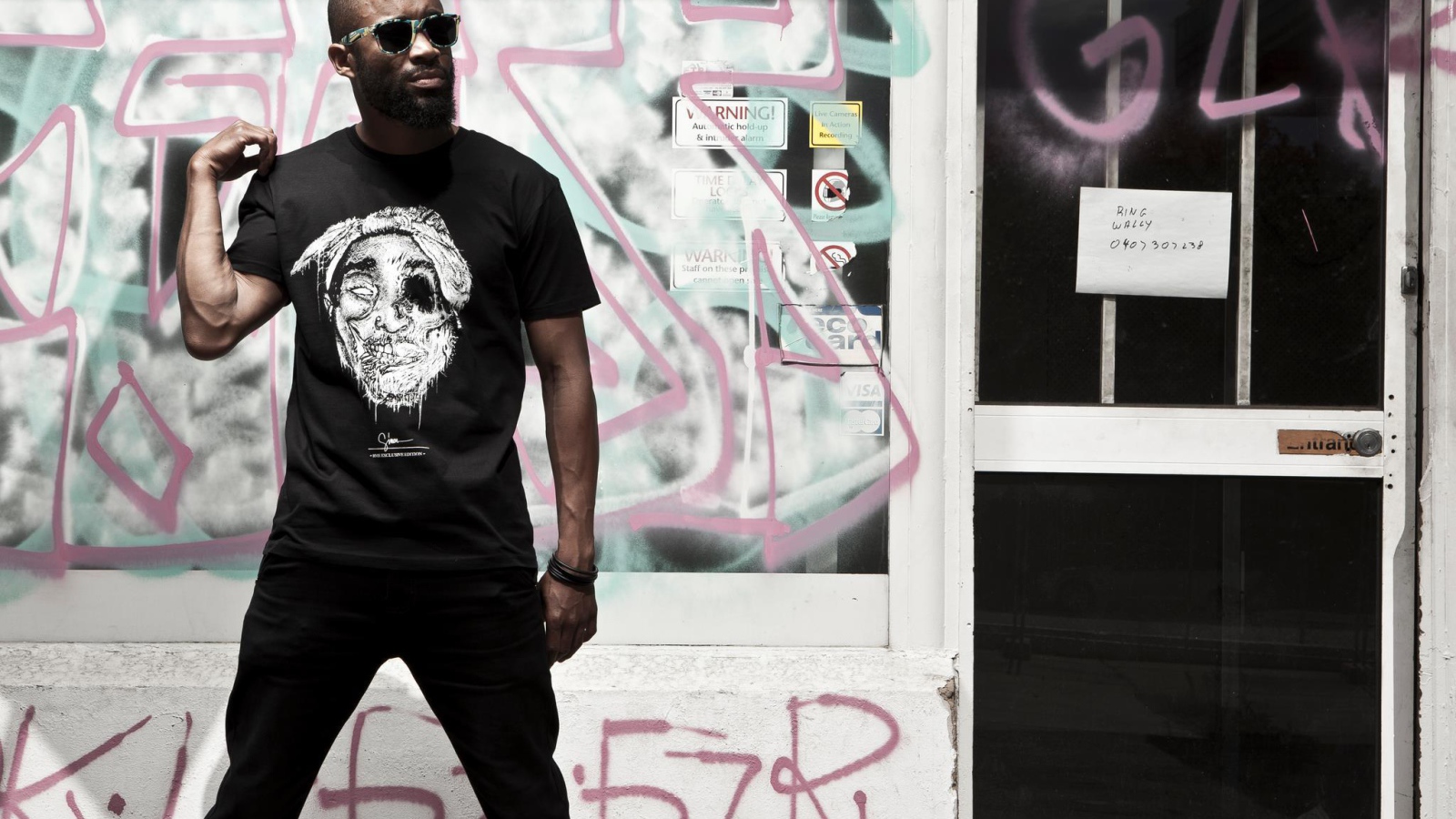 Мужчина в чёрном, swag