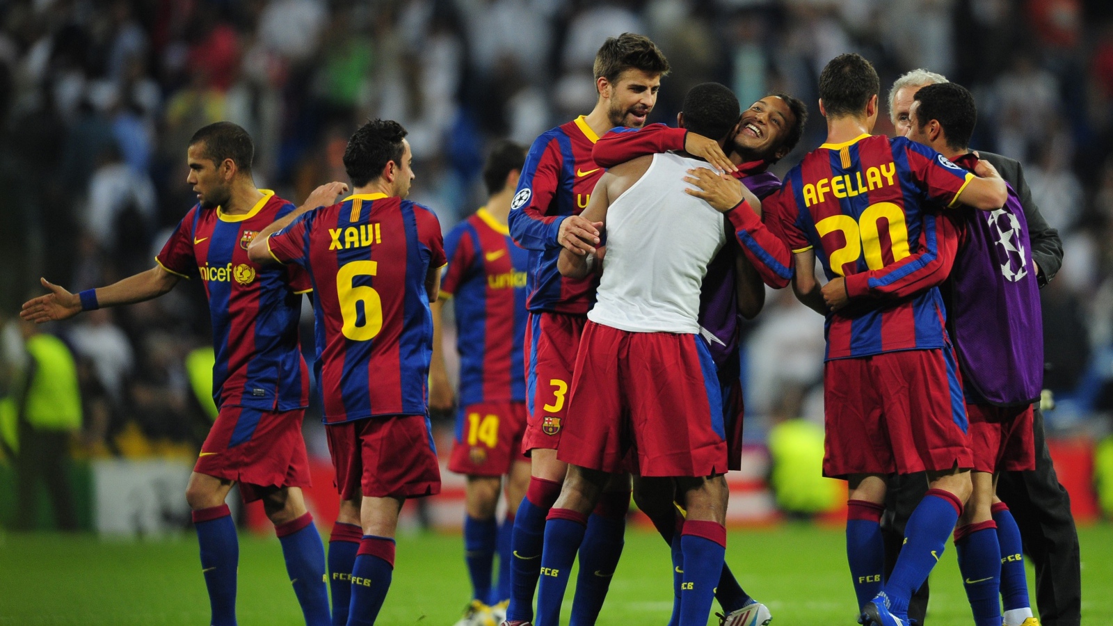 Игрок номер 2 Барселоны Даниэл Алвес и его команда