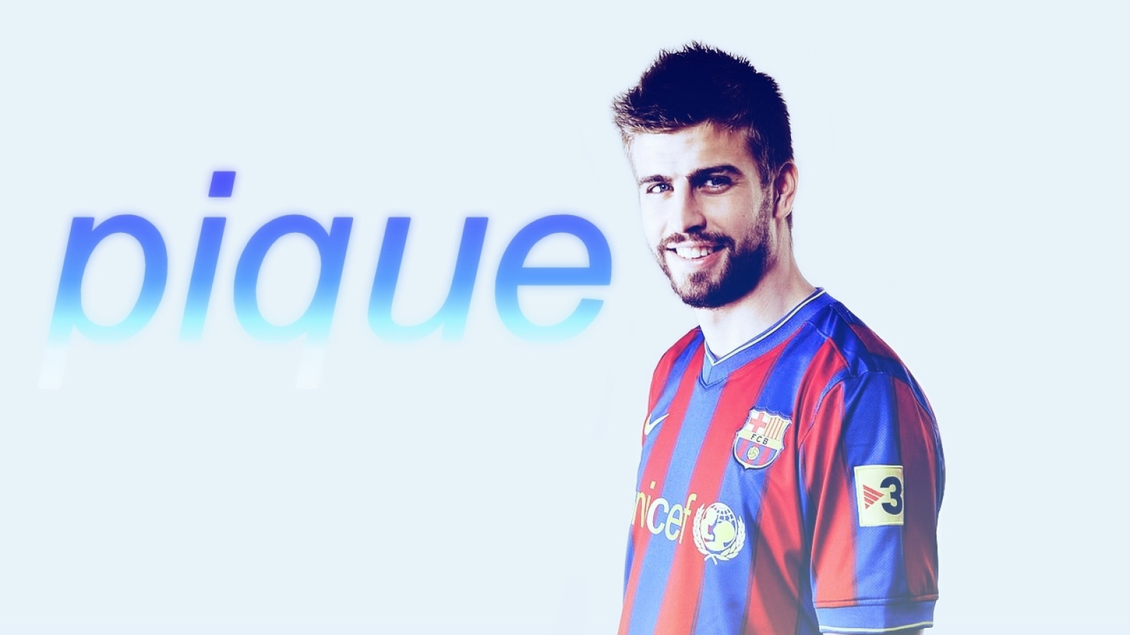 Игрок Барселоны Херард Пике на фотосессии