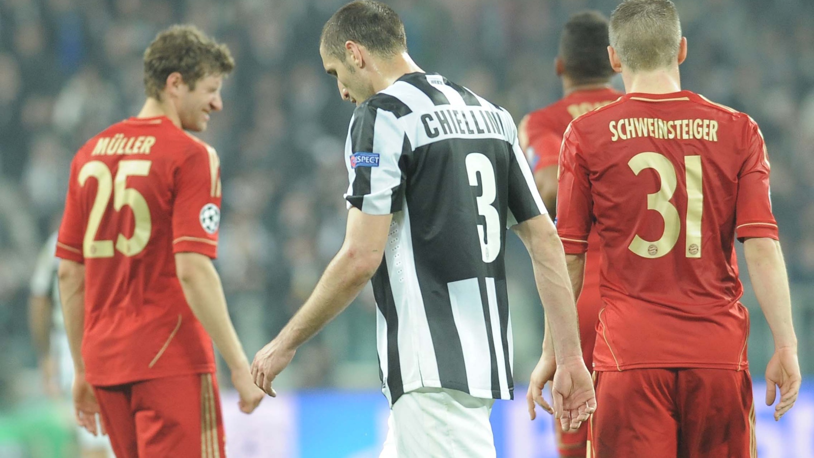 Игрок Ювентуса Джорджо Кьеллини в тылу врага