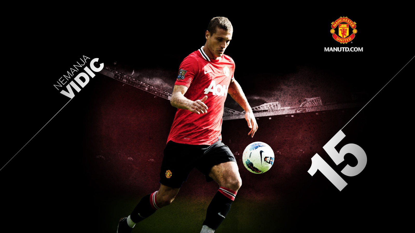  Игрок Манчестер Юнайтед Неманья Видич на поле