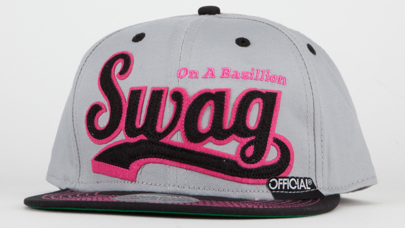 Белая кепка swag