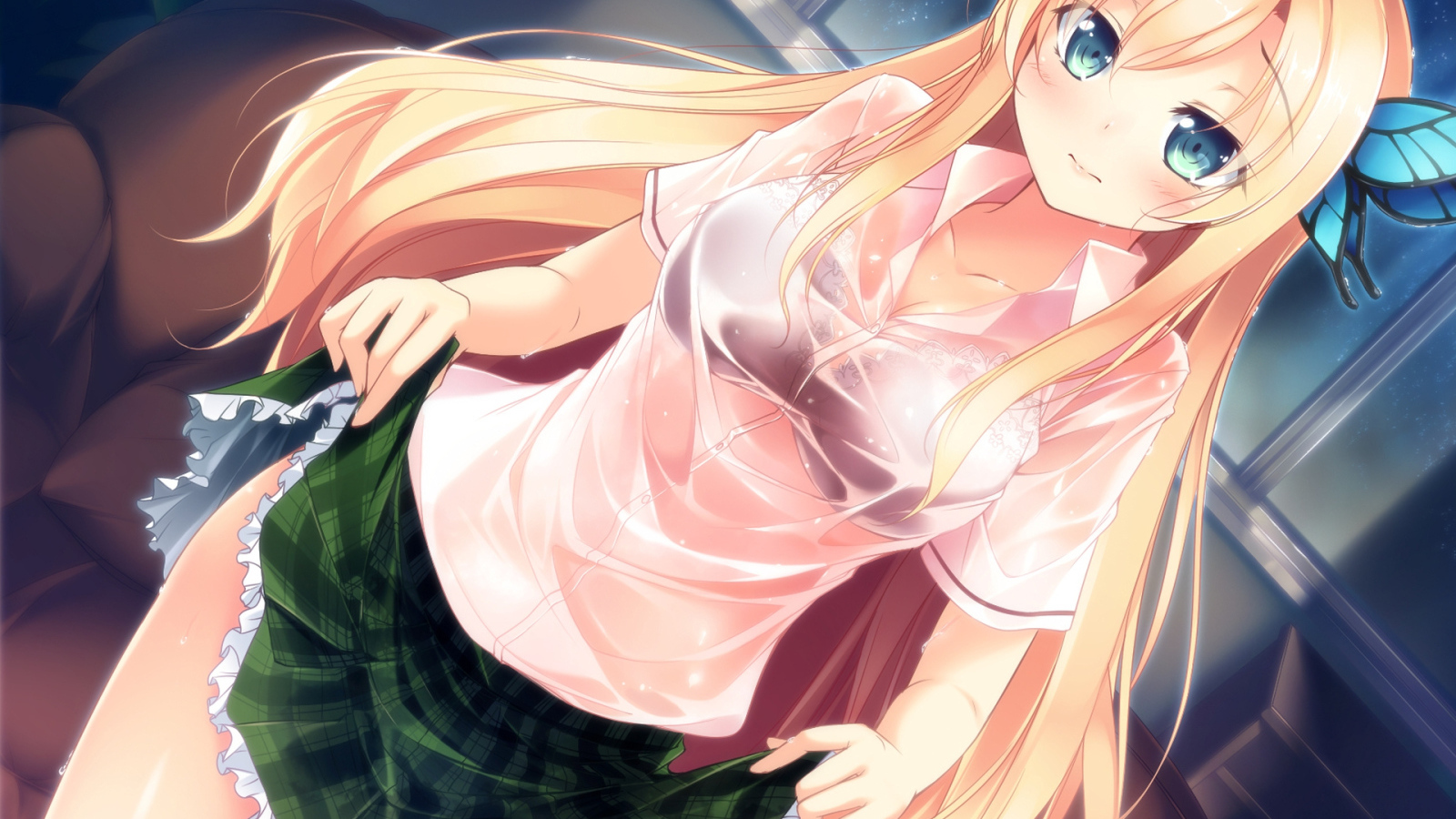 Девочка в мокрой одежде