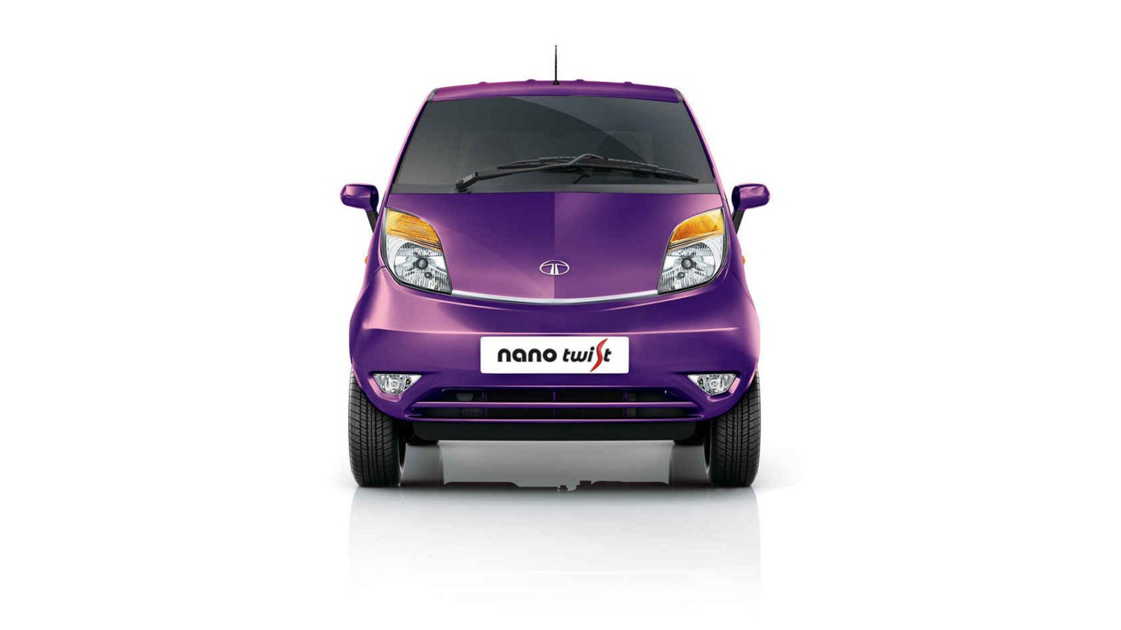 Красивый автомобиль Tata Nano 2014