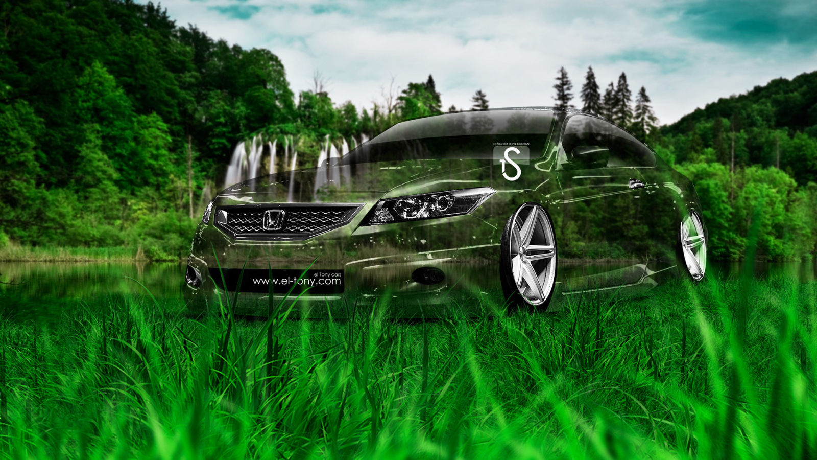 Honda Accord у водопада