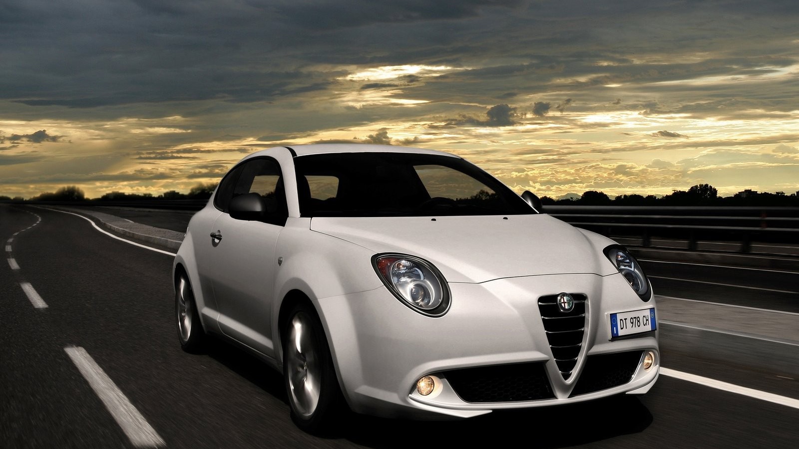 Альфа- Ромео на дороге