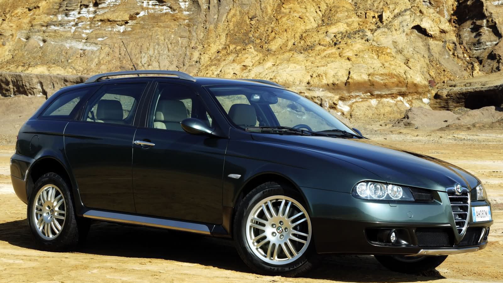Красивый автомобиль Alfa Romeo 156 в Москве