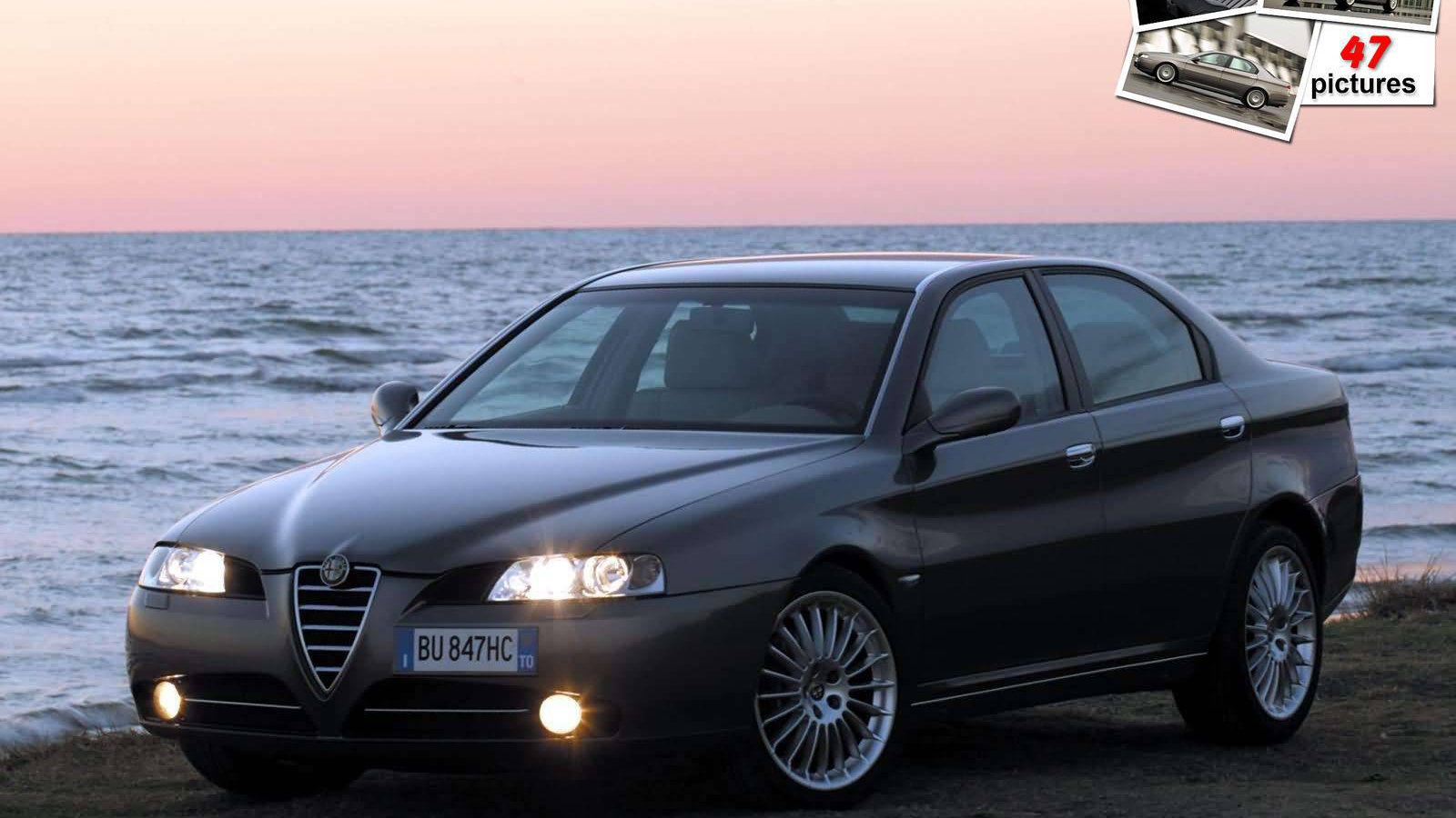 Красивый автомобиль Alfa Romeo 166 в Москве