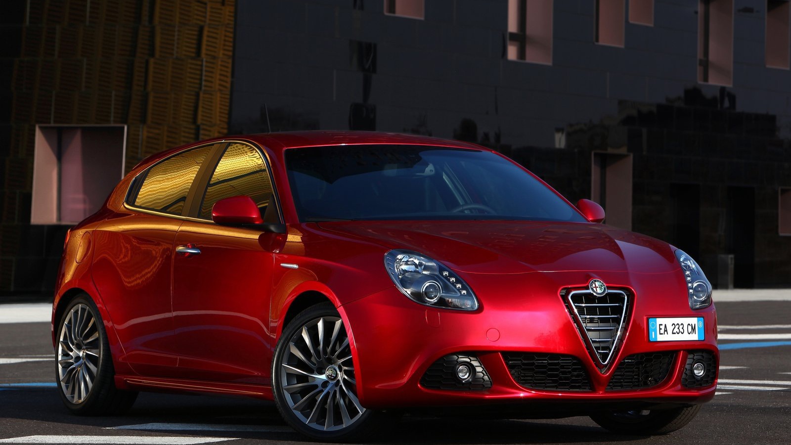 Красивый автомобиль Alfa Romeo giulia в Москве