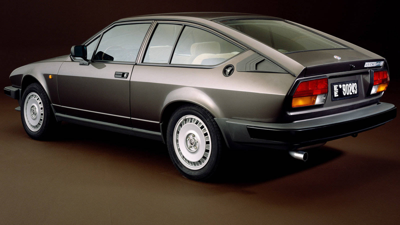 Автомобиль марки Alfa Romeo модели alfetta