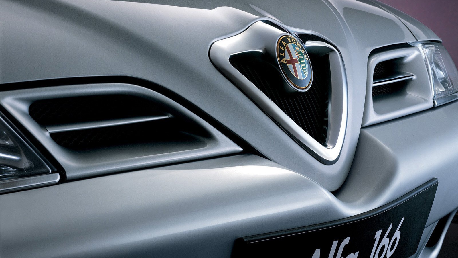 Дизайн автомобиля Alfa Romeo 166