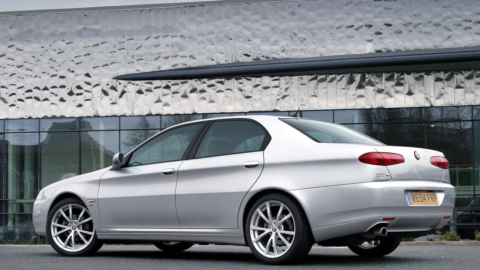 Тест драйв автомобиля Alfa Romeo 166