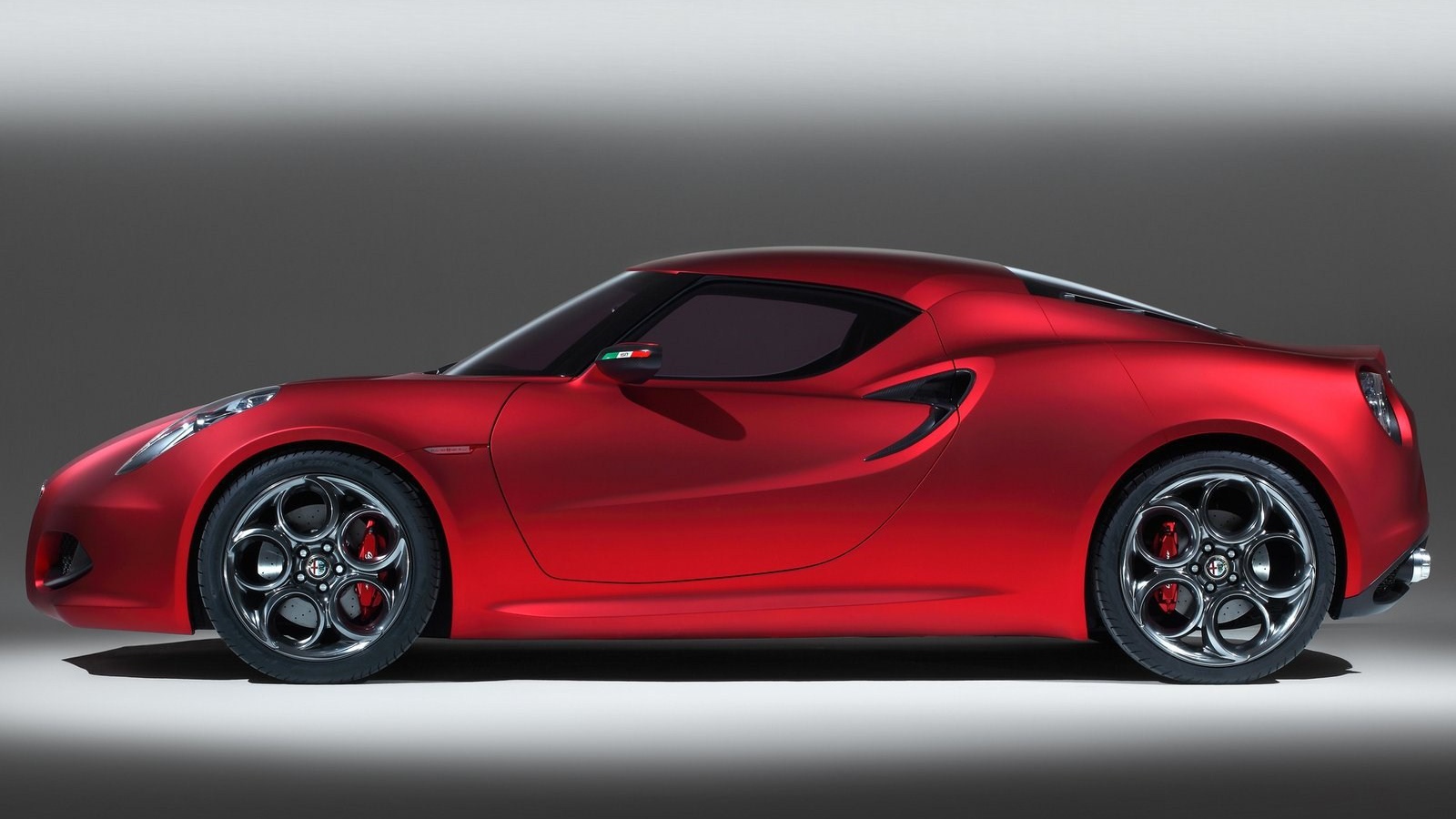 Новая машина Alfa Romeo 4c