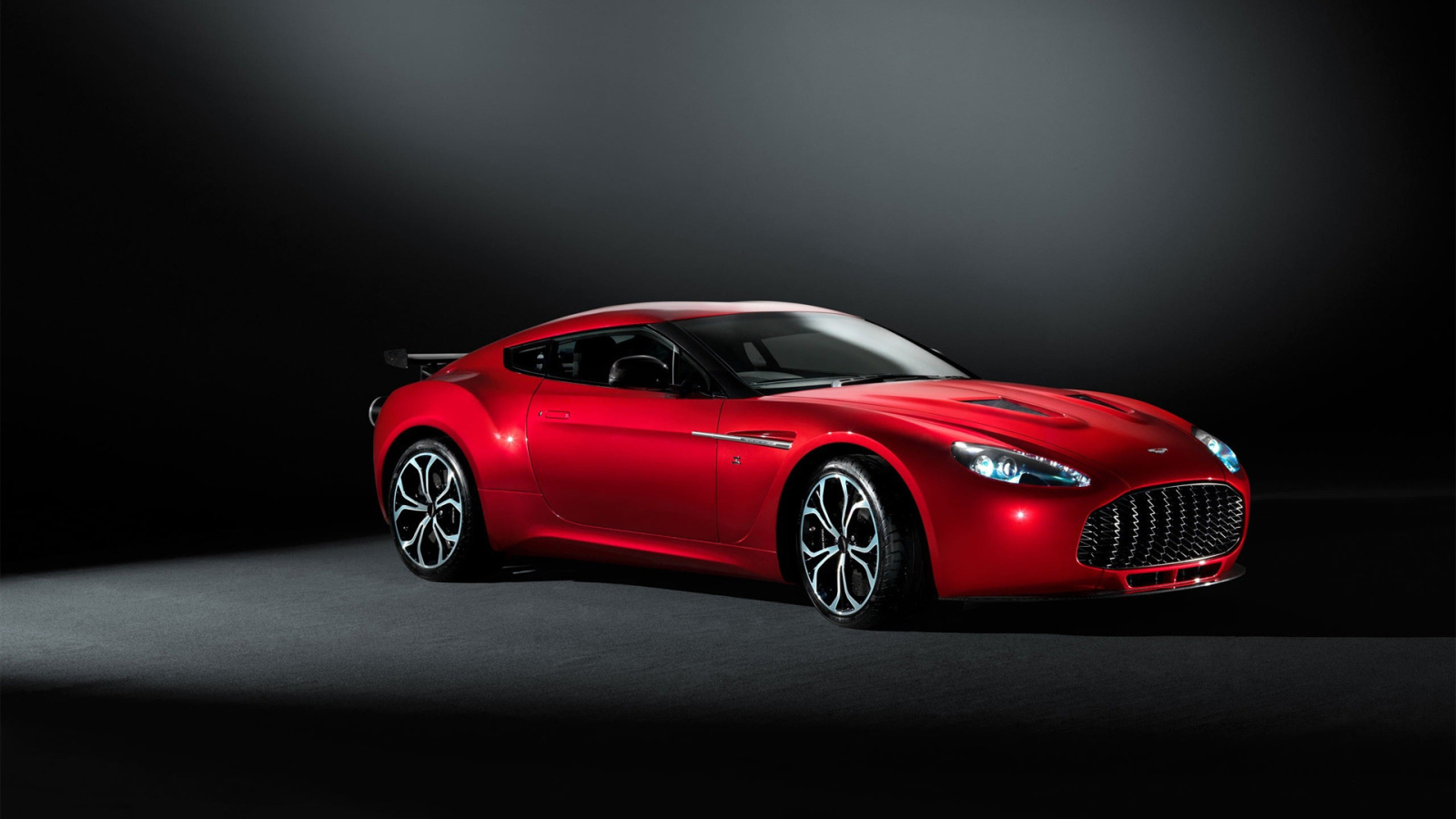 Автомобиль марки Aston Martin модели zagato