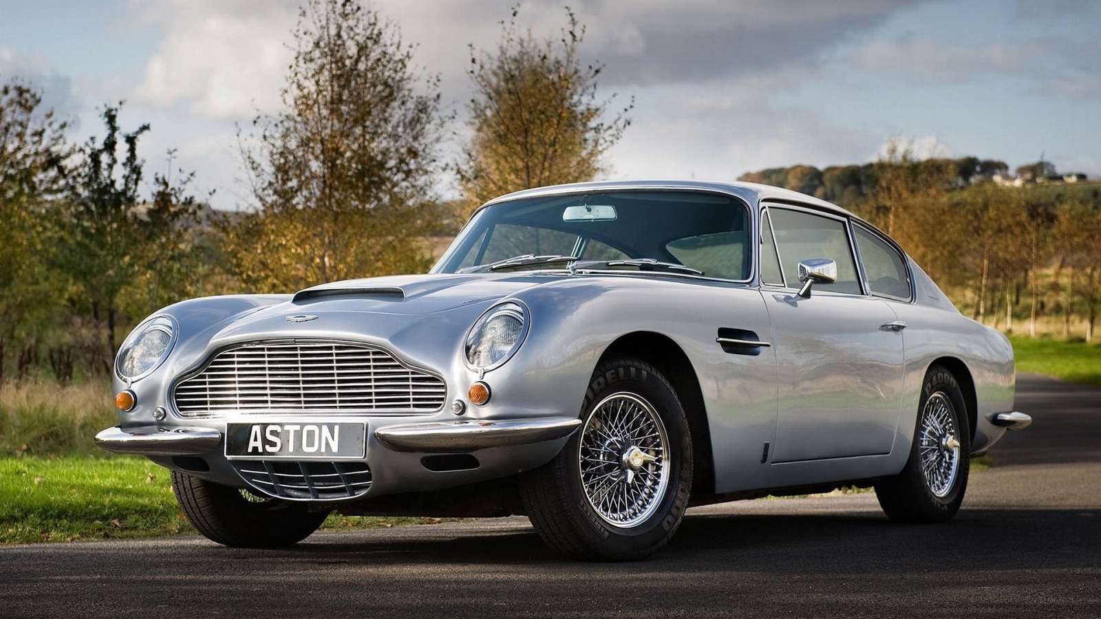 Новый автомобиль Aston Martin db5