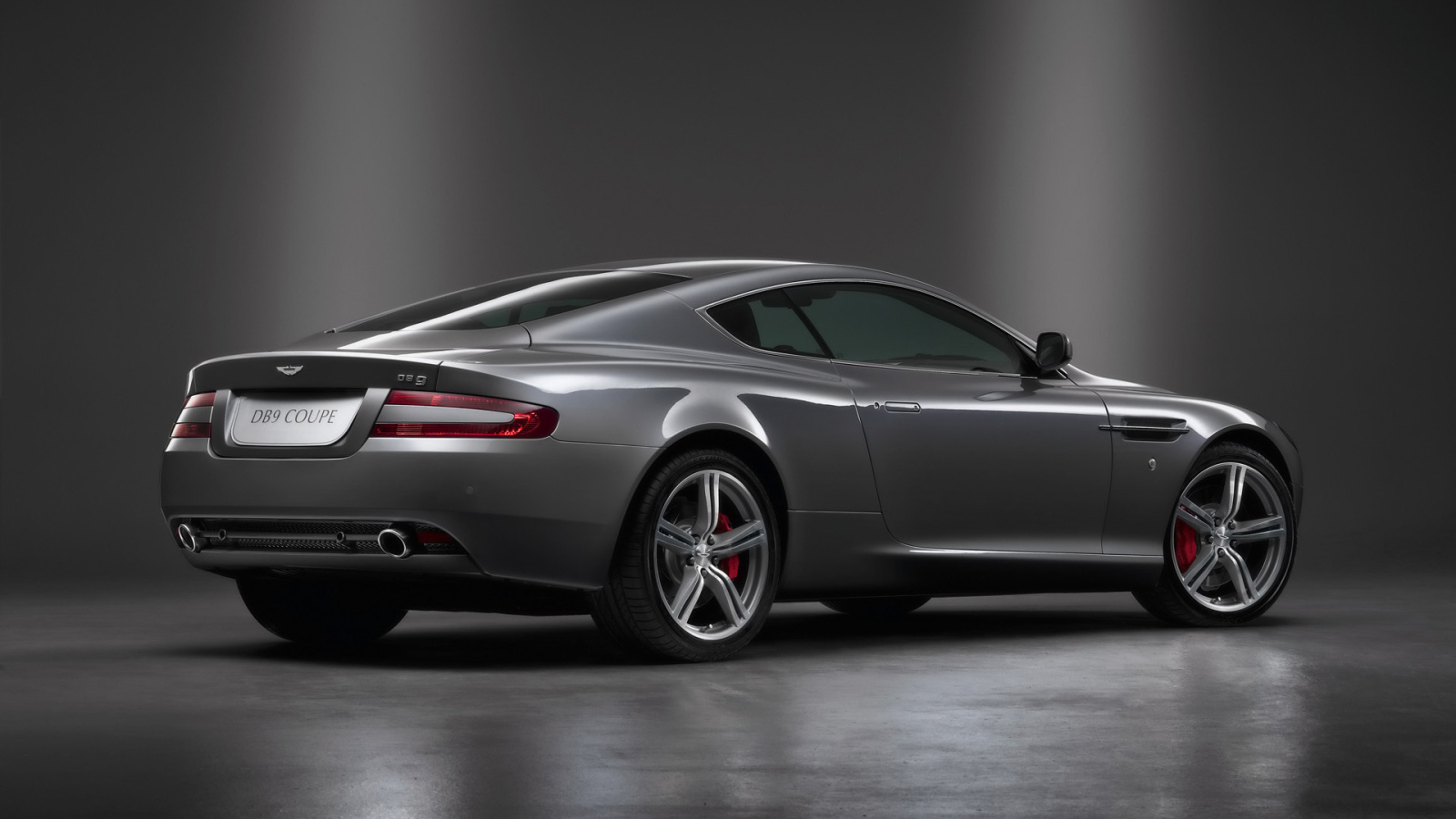 Новый автомобиль Aston Martin db9