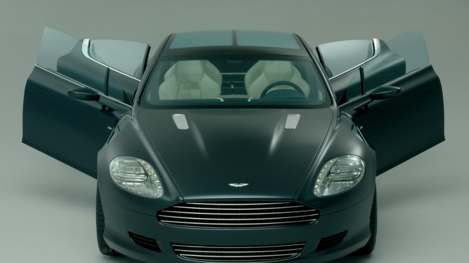 Новый автомобиль Aston Martin rapide