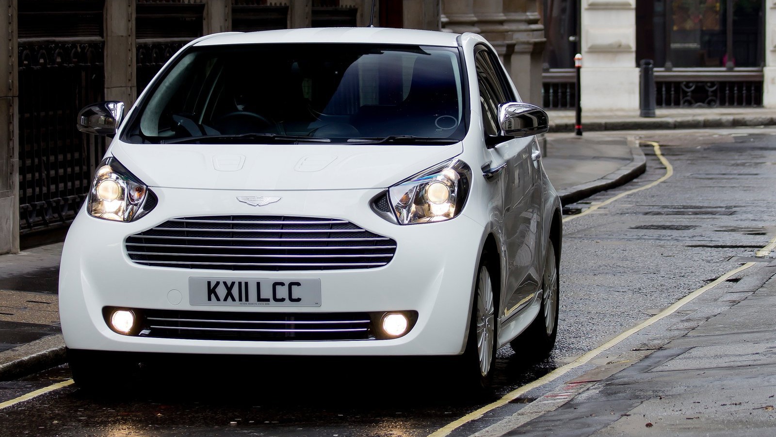 Надежный автомобиль Aston Martin cygnet