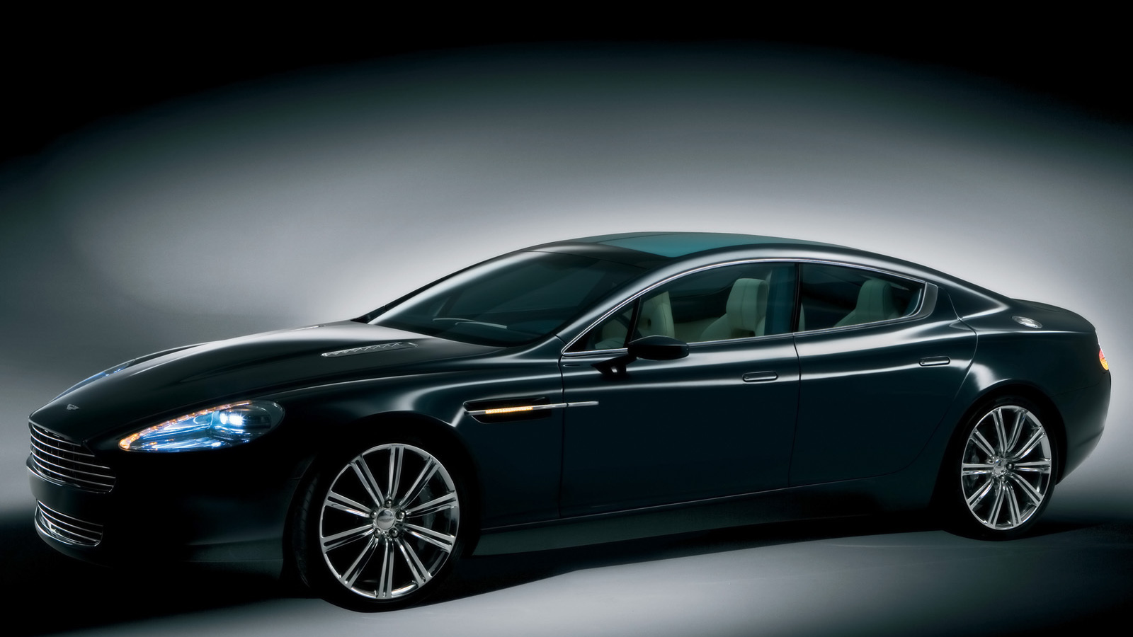 Надежный автомобиль Aston Martin rapide