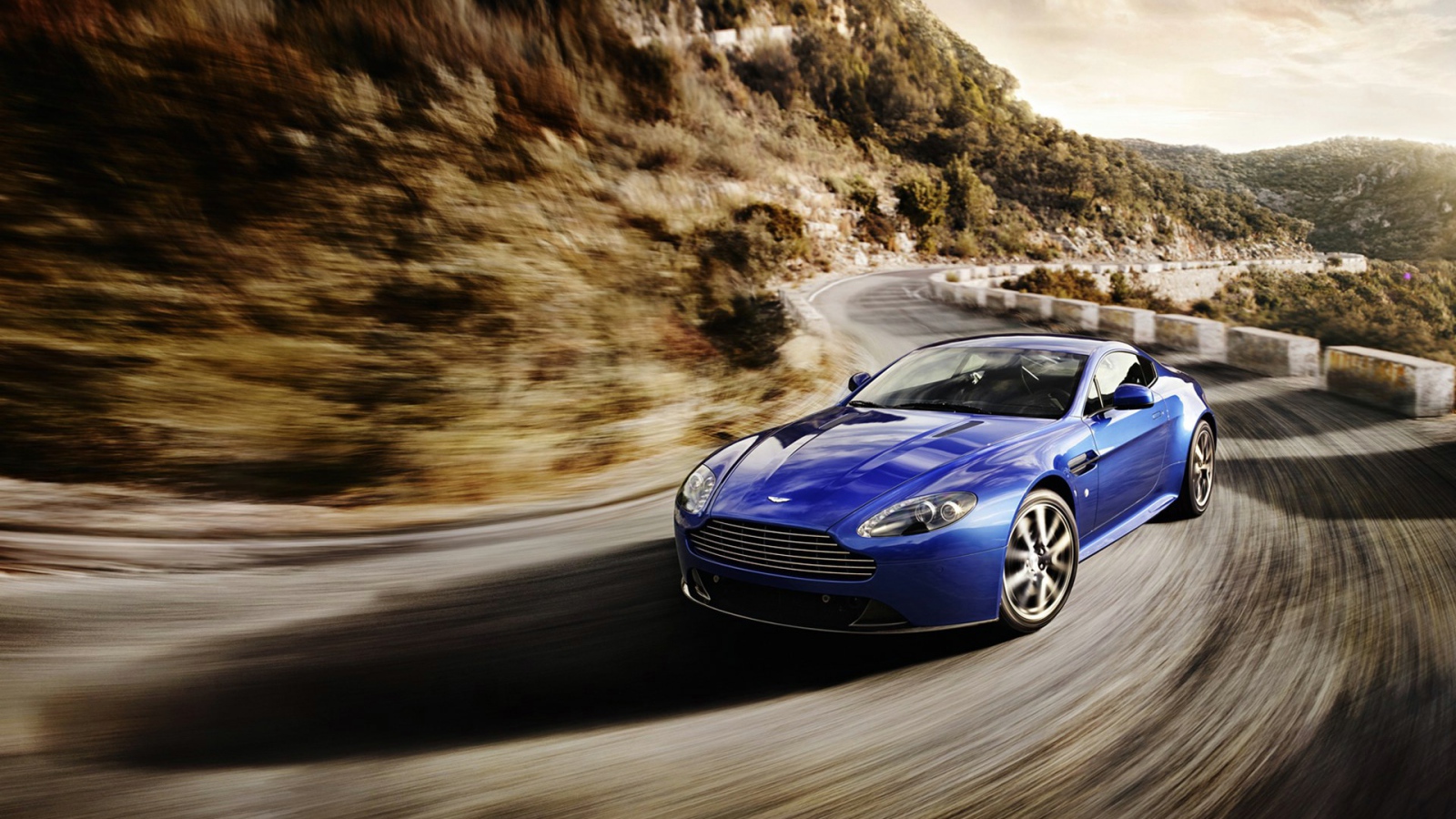 Надежный автомобиль Aston Martin v8 vantage