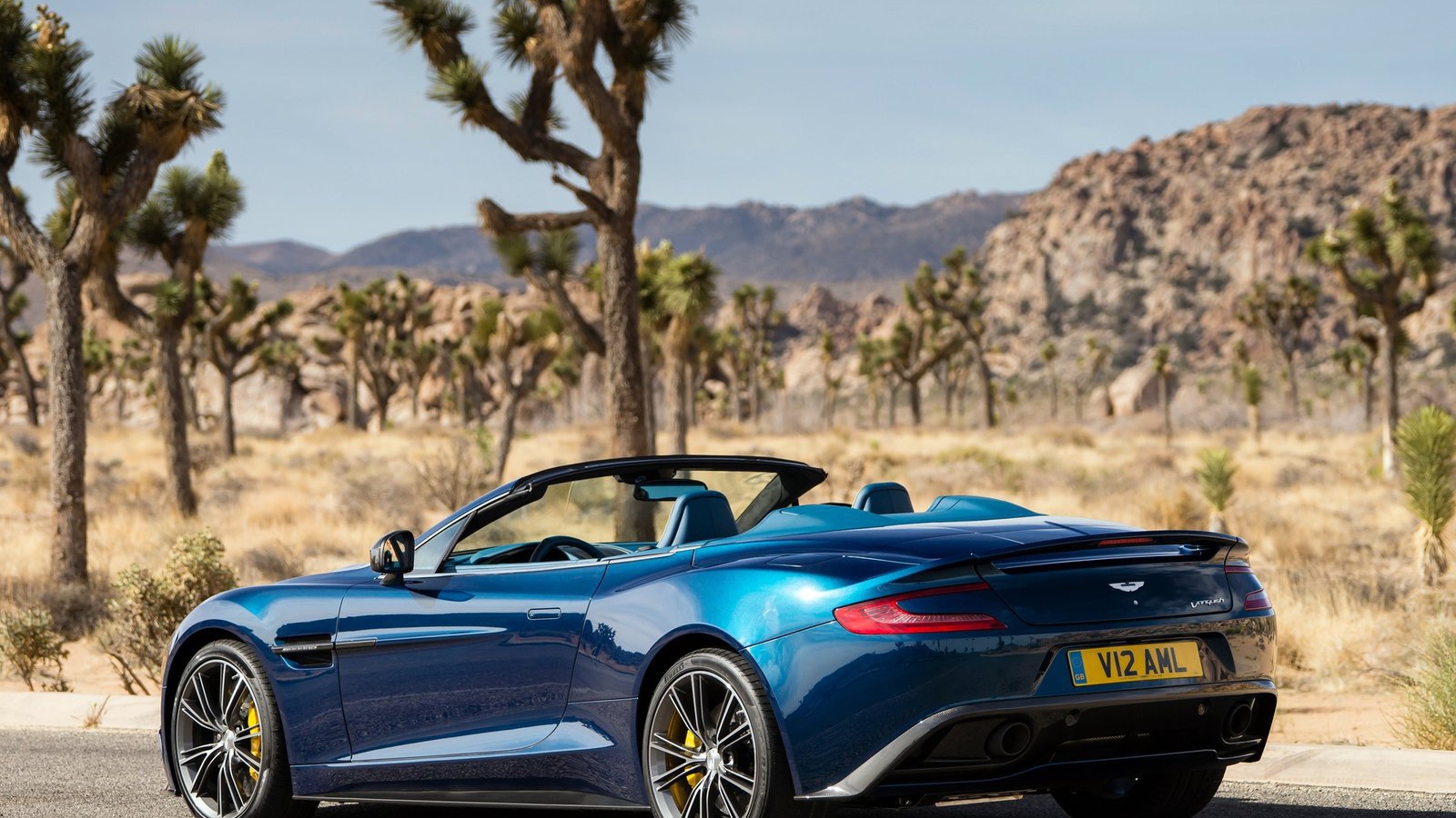 Надежная машина Aston Martin volante