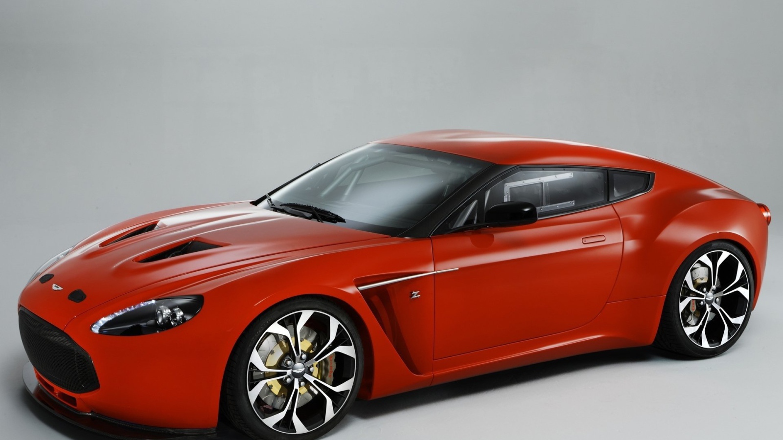 Новая машина Aston Martin zagato