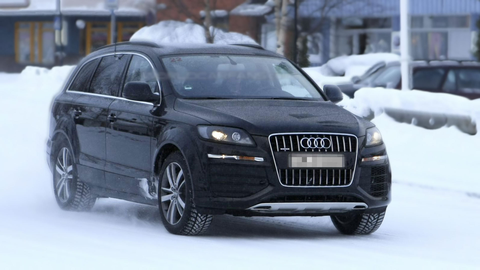 Автомобиль Audi 2014 на дороге