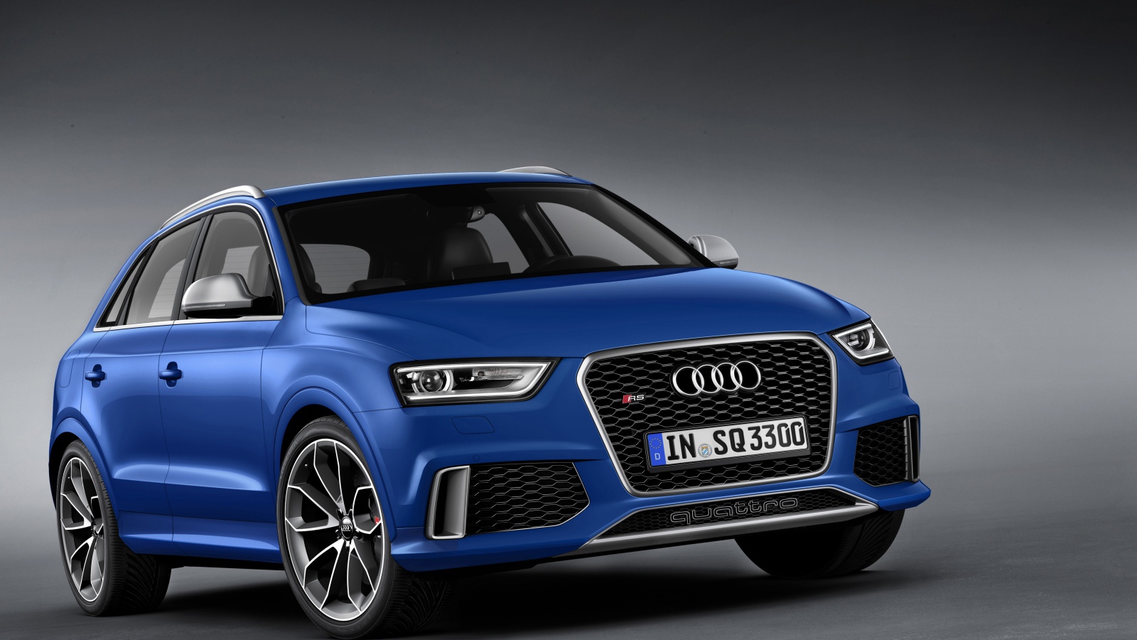Красивый автомобиль Audi RS Q3 2014 года в Москве