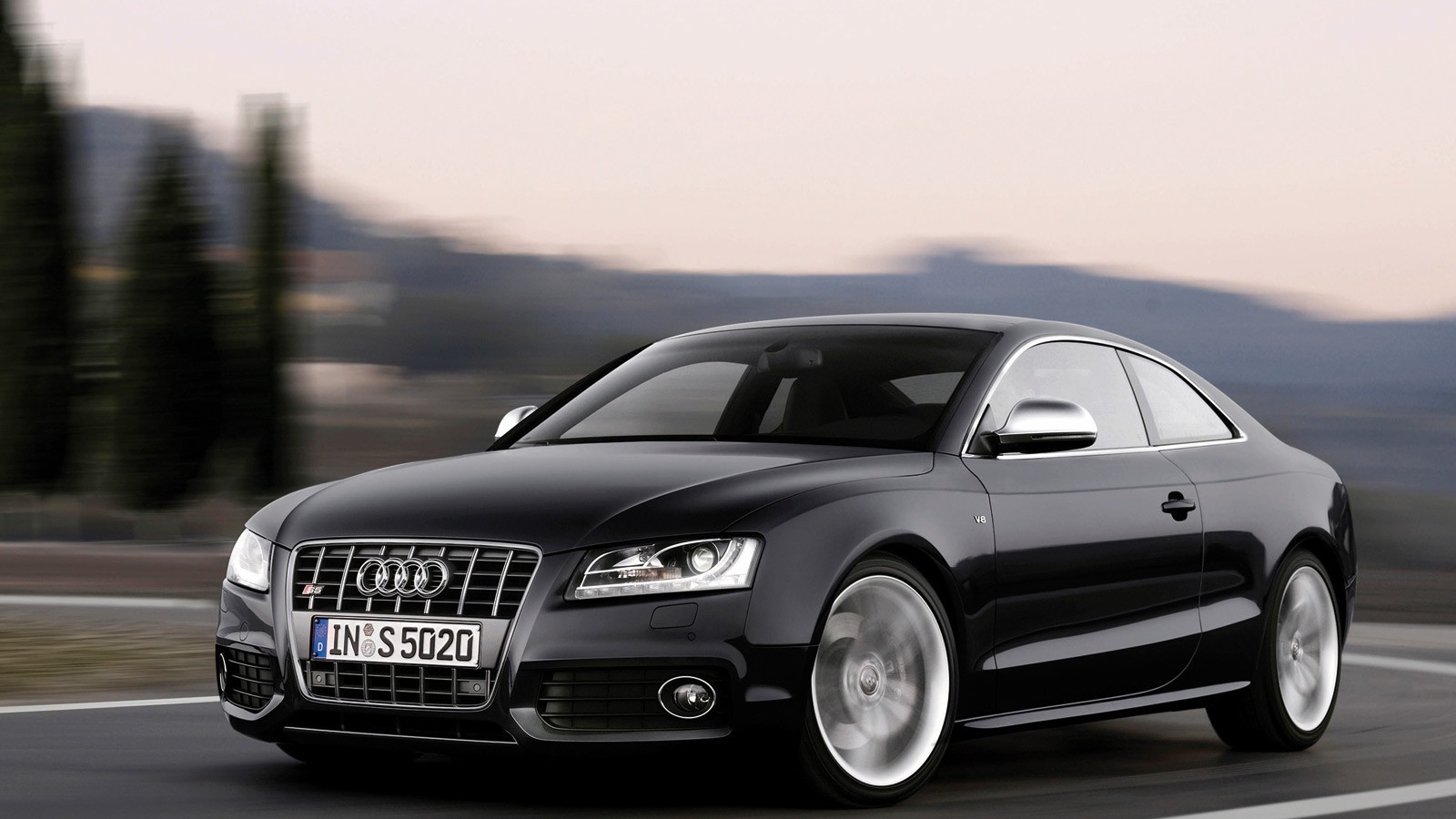 Красивый автомобиль Audi a5 в Москве