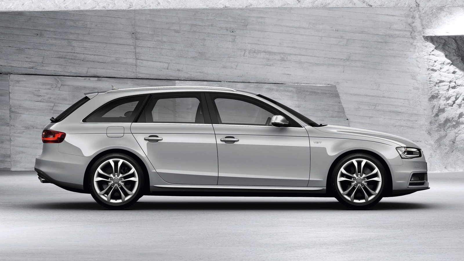 Красивый автомобиль Audi avant