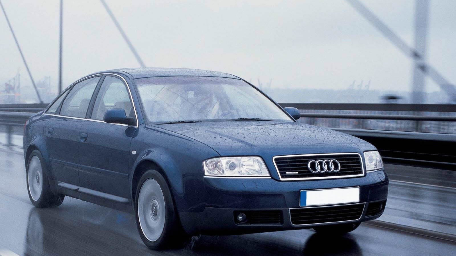 Красивый автомобиль Audi c5