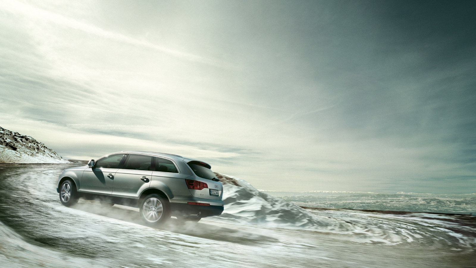 Красивый автомобиль Audi q7