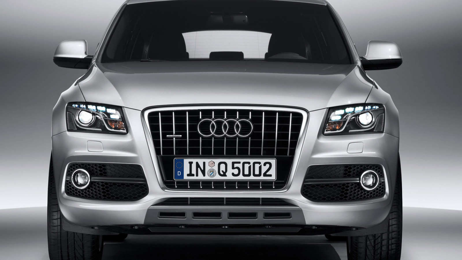 Автомобиль марки Audi модели q5