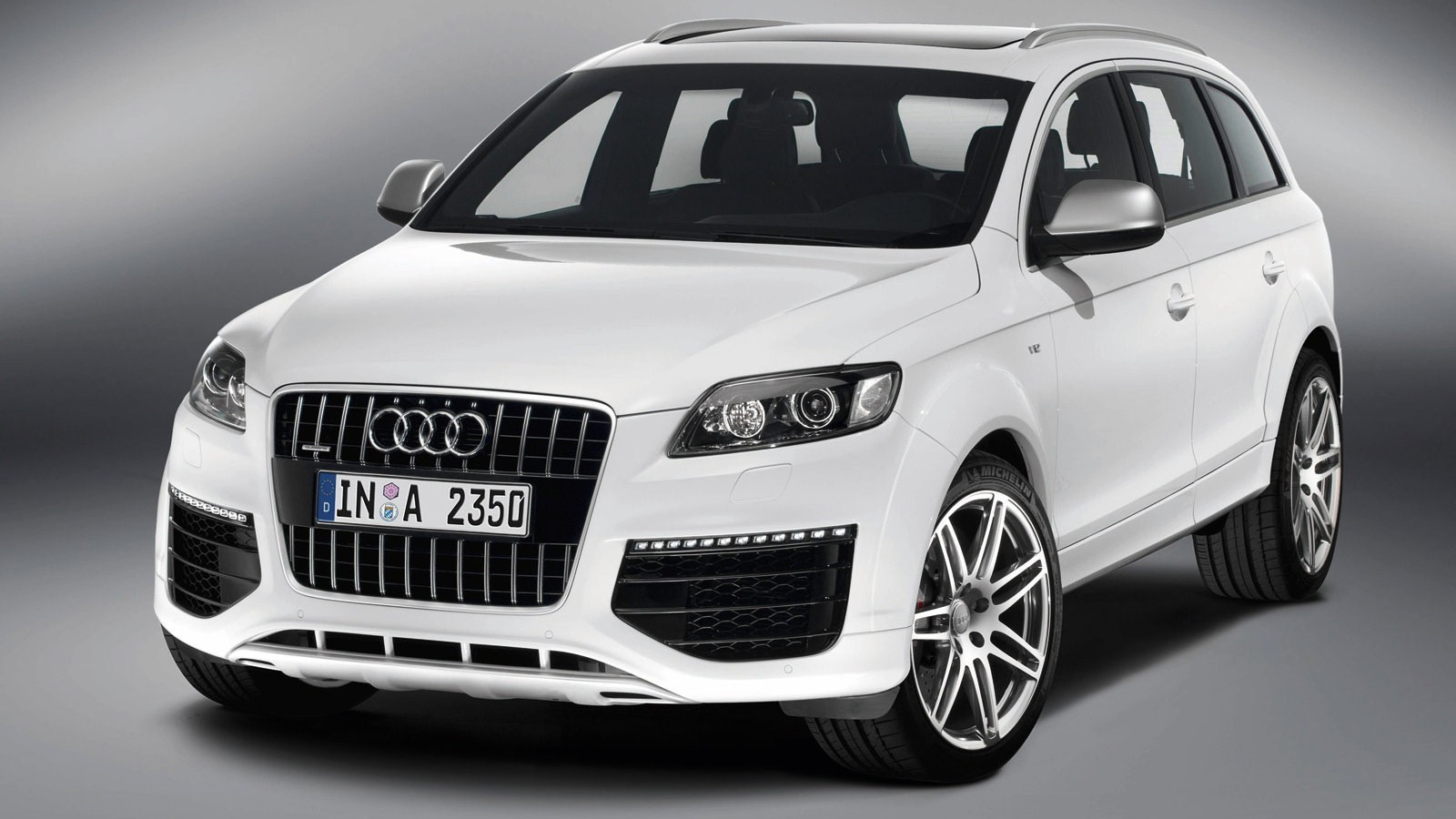 Автомобиль марки Audi модели q7