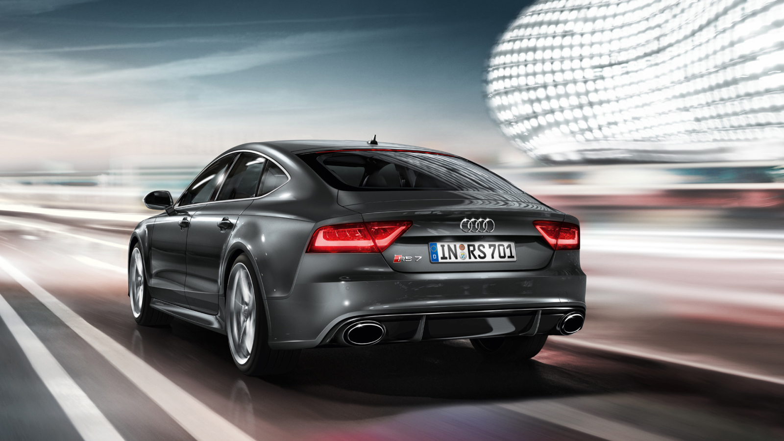 Новая машина Audi rs7