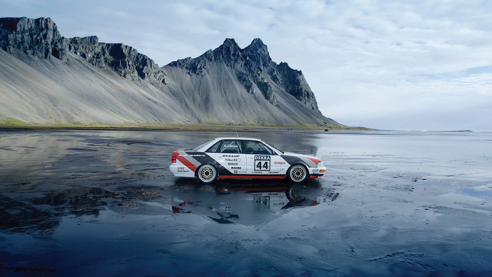 Надежная машина Audi quattro