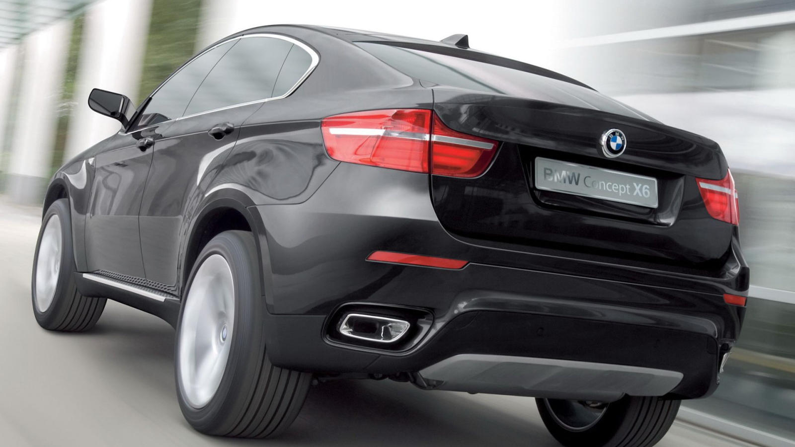 Красивый автомобиль BMW X6 2014 года года в Москве
