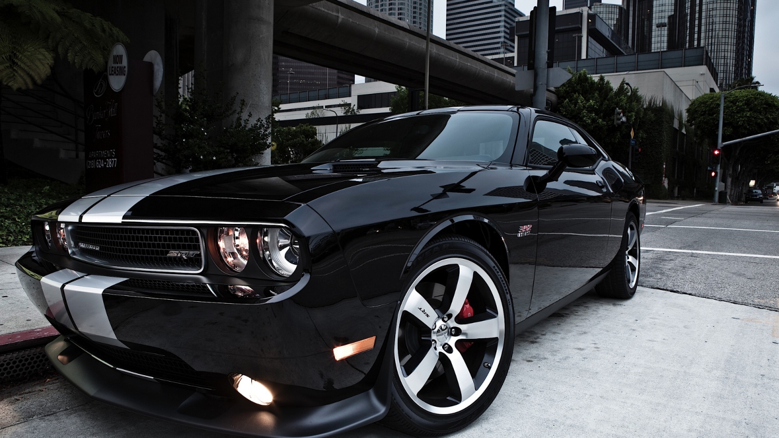 Dodge Challenger в городе