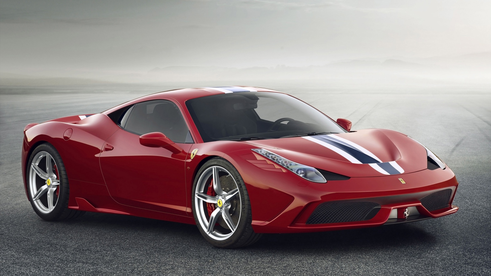 Красный Ferrari 458 speciale