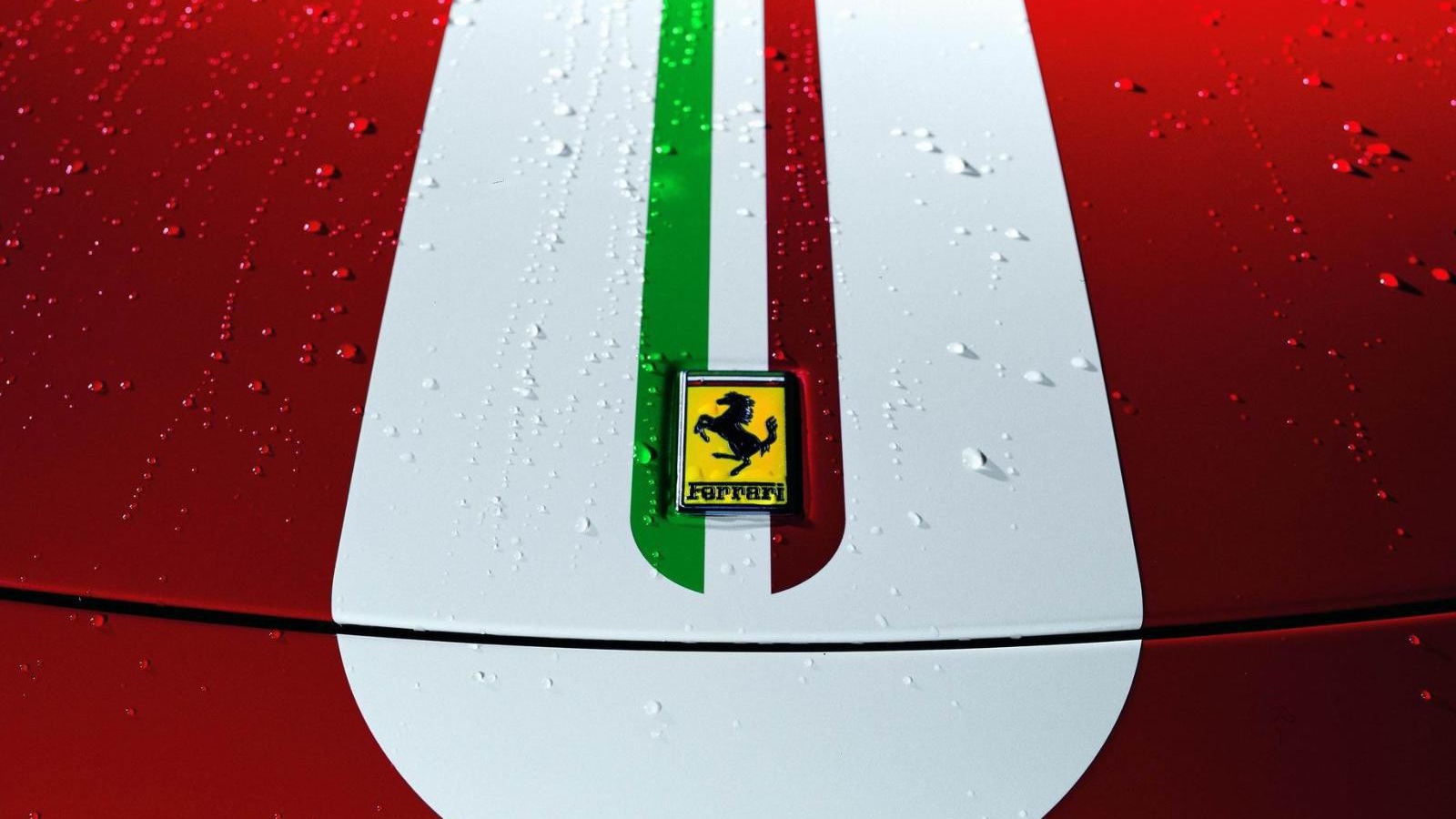 Капот Феррари