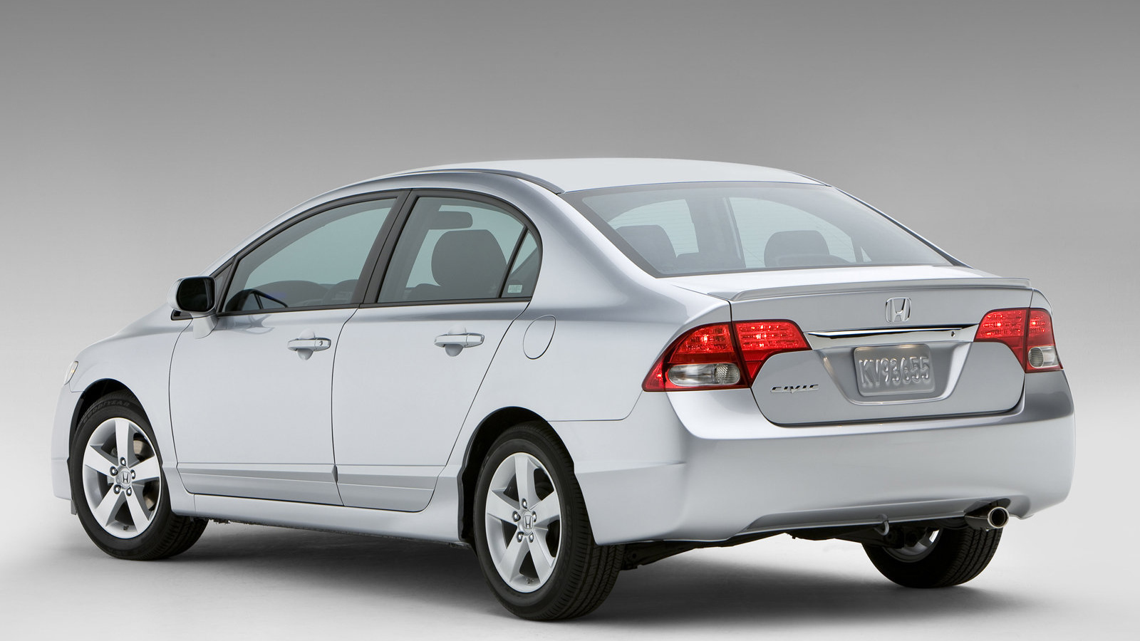 Красивый автомобиль Honda Civic 4D в Москве